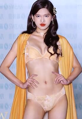 2023年思薇尔秋冬新品发表会 周晓涵化身最耀眼的星夜女神