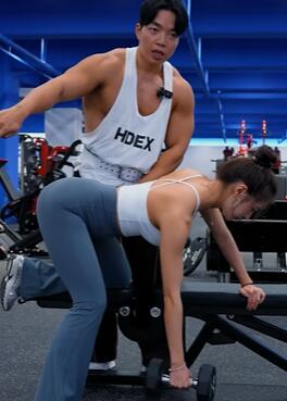 用哑铃练出完美背部线条的方法