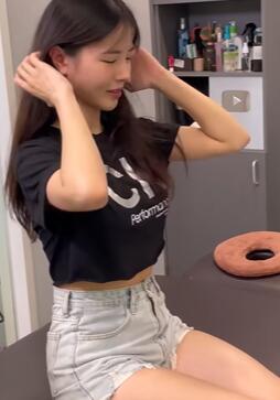 放松解压:为平面模特小姐姐进行全身正骨治疗