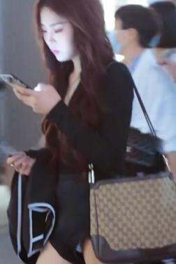 超好看的小姐姐,都在穿什么穿搭