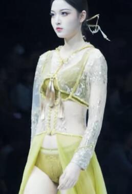 2023广州内衣展 窈窕身姿(华美时尚)美女模特内衣秀