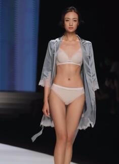 【特写竖屏】针博会诱惑内衣秀【1】