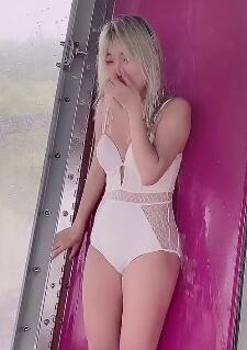 水上乐园的那些美女49