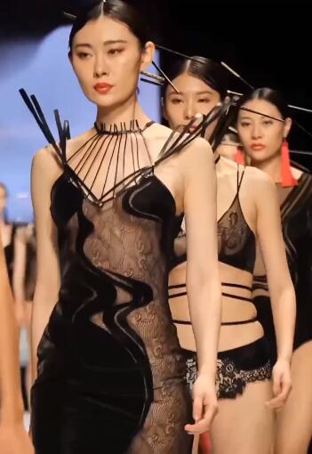 美女模特走秀九九免费视频10