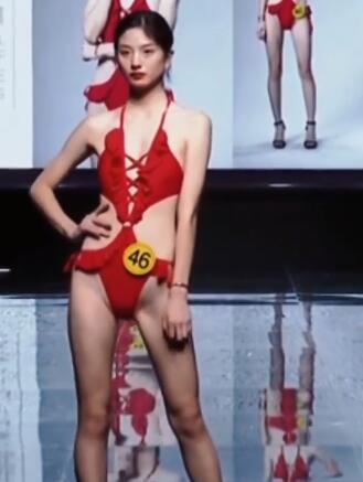 美女模特走秀九九免费视频11