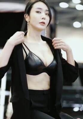 撩起衣服就是腹肌 部位头像