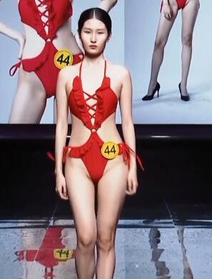 美女模特走秀九九免费视频12