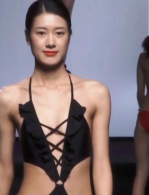 美女模特走秀九九免费视频13