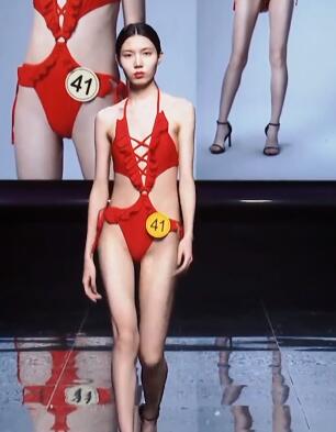 美女模特走秀九九免费视频15