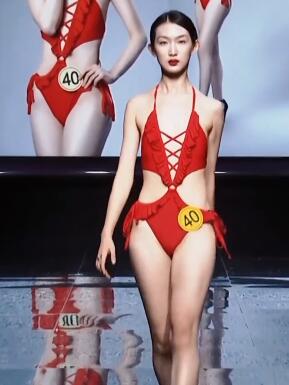 美女模特走秀九九免费视频16