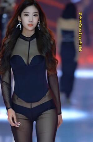 超模郭炳琪火力全开