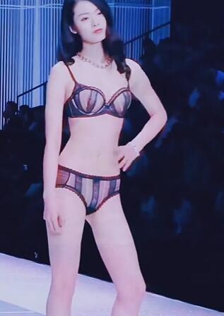 好身材秀出来 #泳装秀 #时尚走秀