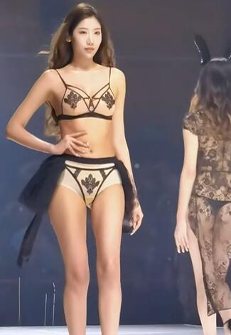 2023深圳内衣展 模特内衣T台走秀5