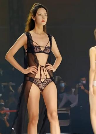 2023深圳内衣展 模特内衣T台走秀7