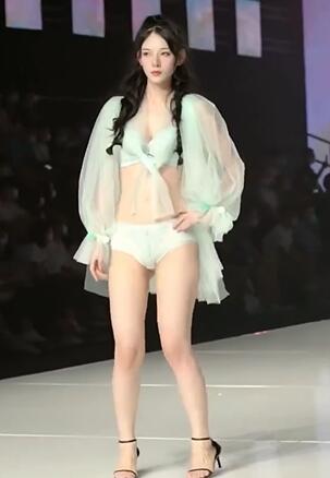快手模特内衣T台走秀11