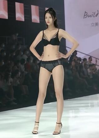 快手模特内衣T台走秀10