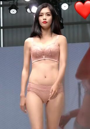 快手模特内衣T台走秀17