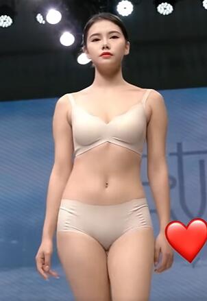 快手模特内衣T台走秀21