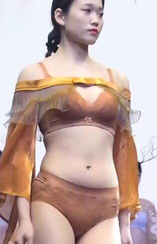 快手模特内衣T台走秀40