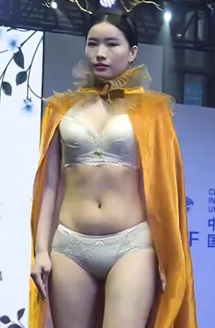 快手模特内衣T台走秀38