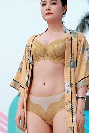 快手模特内衣T台走秀53