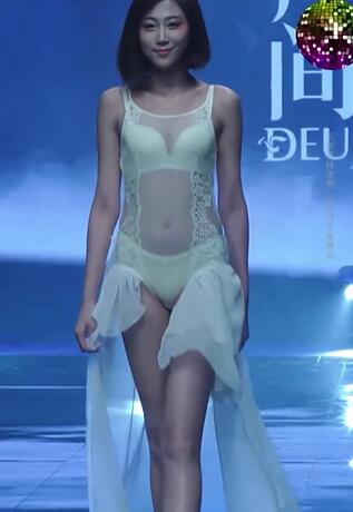 简行主题内衣走秀! #好幸运我们遇到了