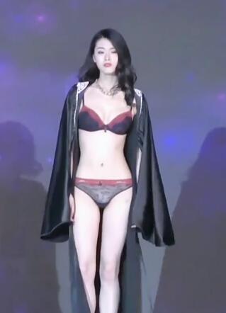 快手模特内衣T台走秀99