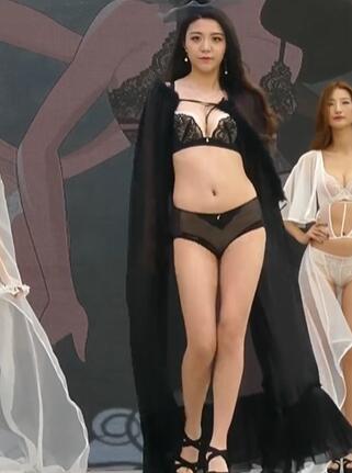 满分100分你能给这么好看的模特小姐姐打多少分