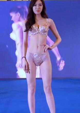 快手精品时尚美女模特T台走秀25