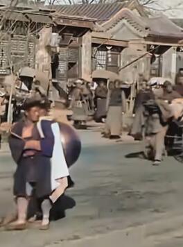 1910年清朝北京真实视频,王府里的格格去吃早餐