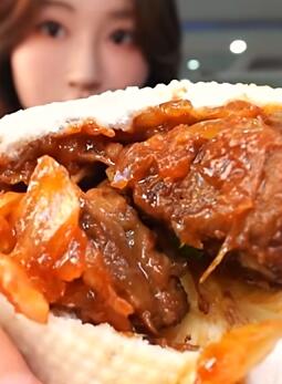 南方人第一次吃东北透油包子,7元一碗牛骨汤