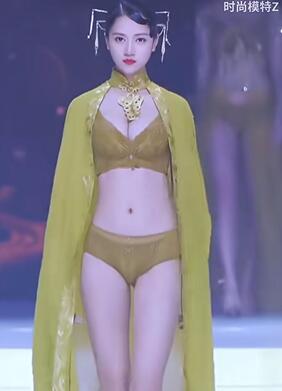 2022SIUF深圳心衣文化周,模特宋佳琪