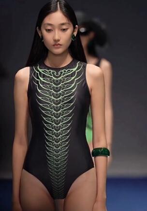 2022春夏中国国际时装周泳装走秀3