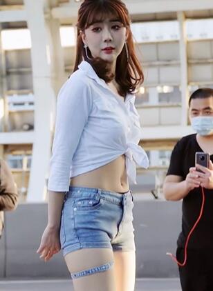 车展上非常漂亮的极品车模13