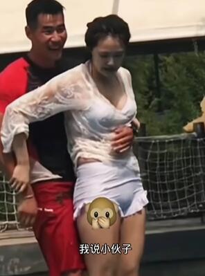 小伙子手乱放,美女生气了