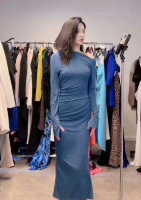 现在卖衣服的真拼啊