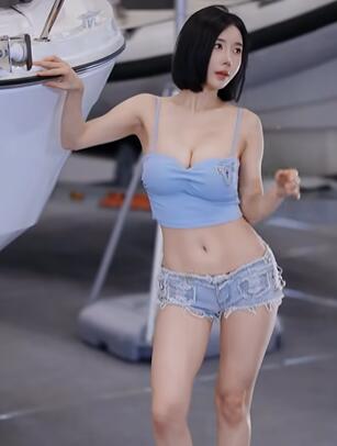 宋姝儿 Song jooa 吊带 热裤 车船展2024展会