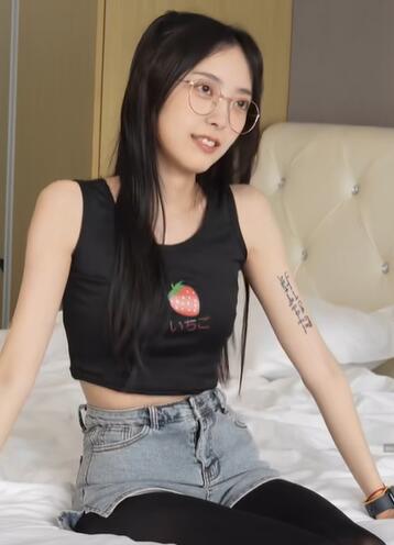 4K 我们的小稚予五指袜热裤的商拍