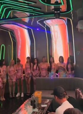 这里的美女好多啊,我能不能也挑一个